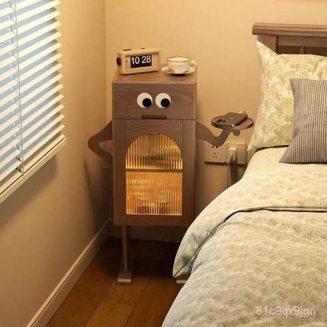 免運 創意木質家具 喬遷禮物 冬木機器人床頭櫃帶燈全實木邊幾側邊櫃客廳電視置物櫃創意床頭櫃 大眼睛叉腰床頭櫃 木邊幾