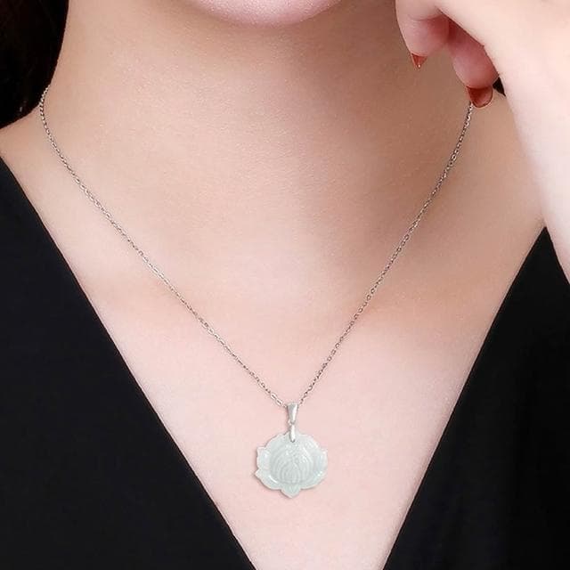 【EMMA SUE】翡翠玉墜 蓮花項鍊 純銀項鍊 百搭飾品 玉項鍊 冰種玉 新中式 送長輩 禮物 玉石 玉佩 招財進寶