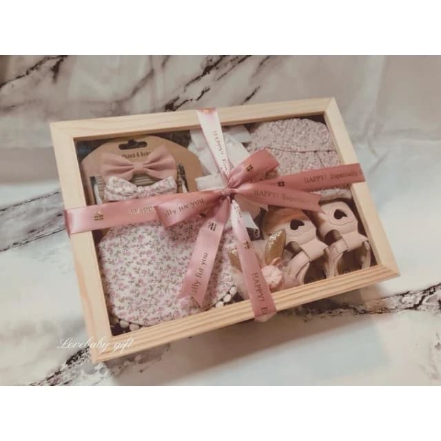 女寶寶禮盒 粉碎花·彌月禮盒·滿月禮·嬰兒禮盒·新生兒禮盒·滿月送禮·彌月禮·寶寶禮盒·女寶禮物·週歲禮