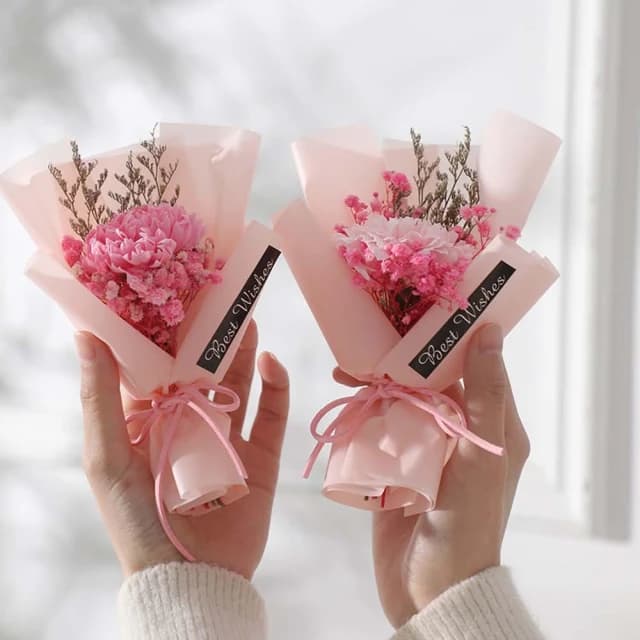 康乃馨祝福小花束 (小捧花 花束 仿真花 永生花 禮物花束 情人節 畢業季 母親節)