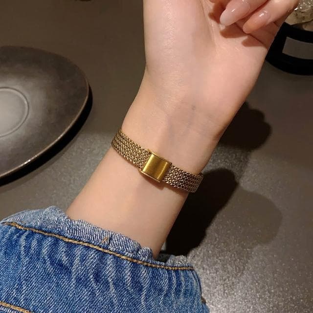 【EMMA SUE】石英錶 錶 氣質 手錶 金色手錶 女生手錶 精緻 學生手錶 韓版手錶 ins風 高級感 指針式 復古錶 橢圓形錶 