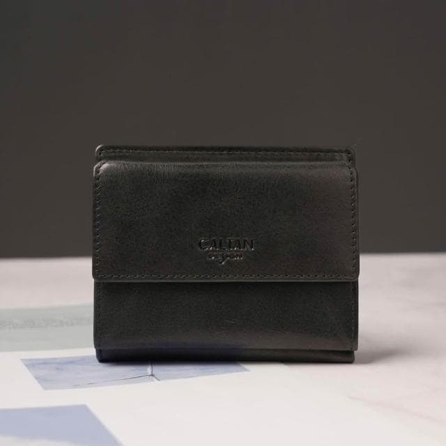 CALTAN DESIGN | 溫情扣式對摺真皮短夾 075270 五色(真皮 中夾  皮夾 錢包 招財 母錢包)