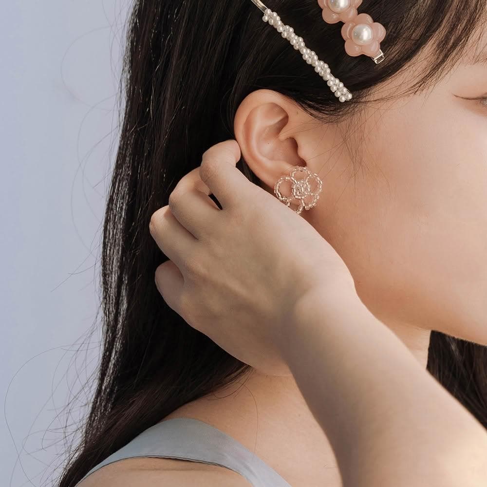 【Queenshop】QUEENSHOP_ S 女裝 正韓 串珠花朵設計耳針式耳環 三色售 現+預 07030931
