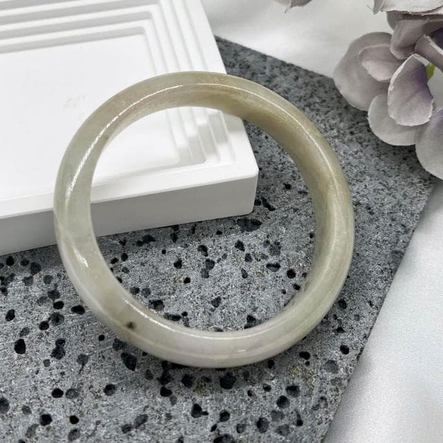 素心溢玉環 | 玉環 玉鐲 手鐲 玉手鐲 翡翠 淡雅溫潤 質感圓潤 日常佩戴 送禮推薦 百搭風格 禮物首選