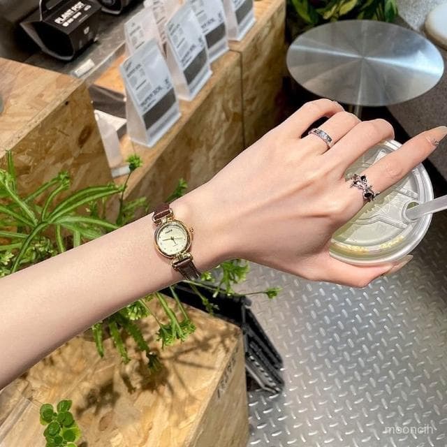 偉偉錶錶 2024新款手錶女小衆輕奢女士女款防水學生小錶盤高級感複古石英錶