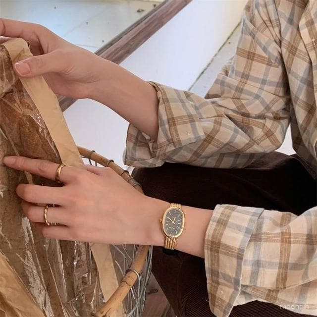 偉偉錶錶 輕奢金色手錶女ins小衆設計複古時尚高級感精緻防水橢圓形小金錶