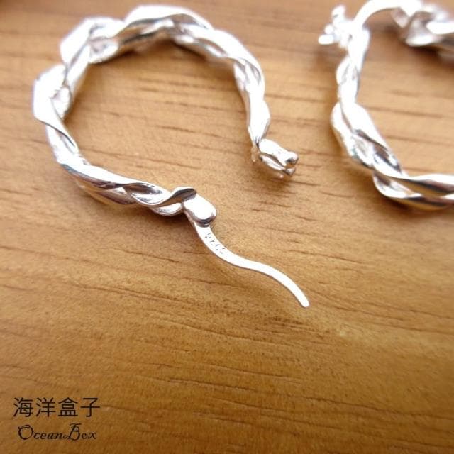 【海洋盒子】極簡亮面不規則扭轉線條S925純銀針式易扣耳環.圈圈耳環