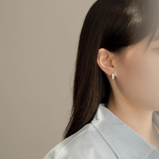 【Queenshop】QUEENSHOP_ S 正韓 精緻豌豆造型珍珠針式耳環 現+預 07030932
