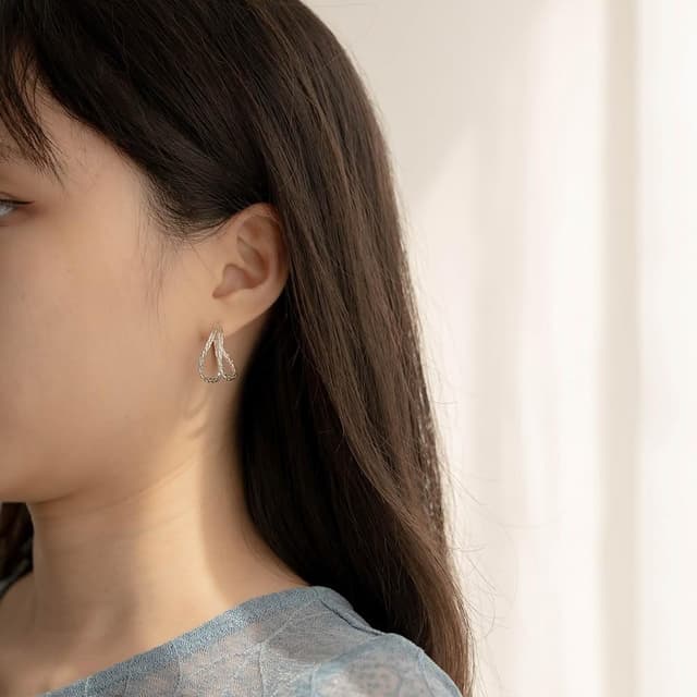 【Queenshop】QUEENSHOP_ S 正韓 麻花編織雙環造型耳針式耳環 現+預 07030939