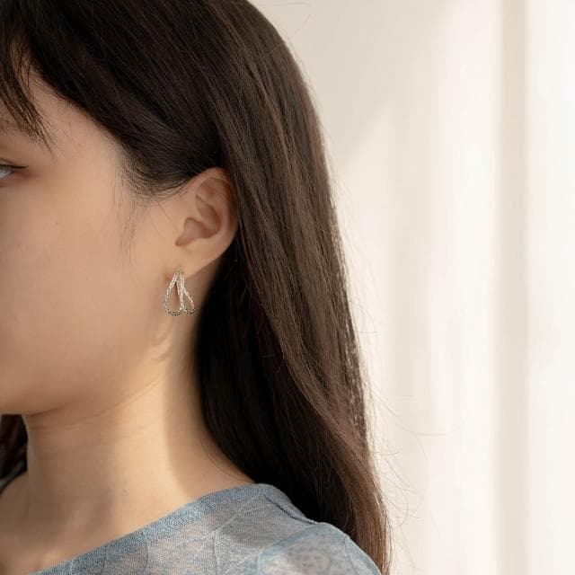 【Queenshop】QUEENSHOP_ S 正韓 麻花編織雙環造型耳針式耳環 現+預 07030939