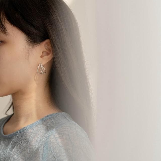 【Queenshop】QUEENSHOP_ S 正韓 麻花編織雙環造型耳針式耳環 現+預 07030939