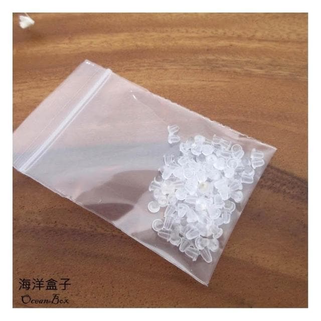 【海洋盒子】針式耳環使用。矽膠後扣一包約40-60對.每帳號限購兩組