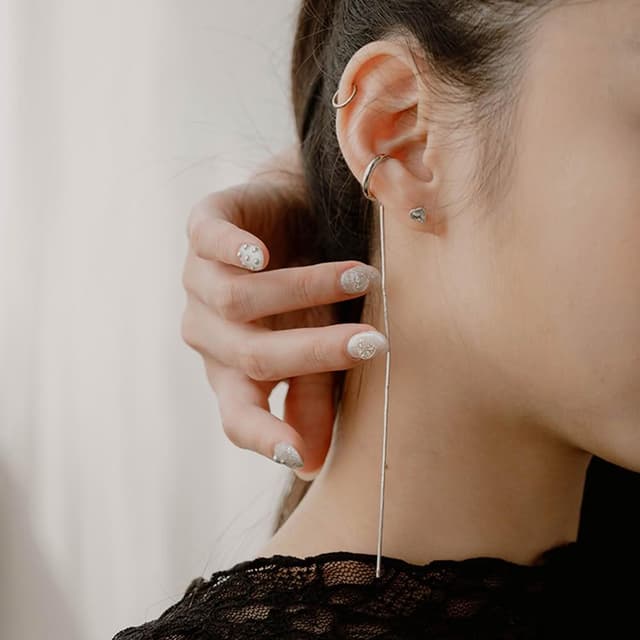 【Queenshop】QUEENSHOP_ S 女裝 正韓 垂墜設計C型耳扣式耳環 現+預 07030960