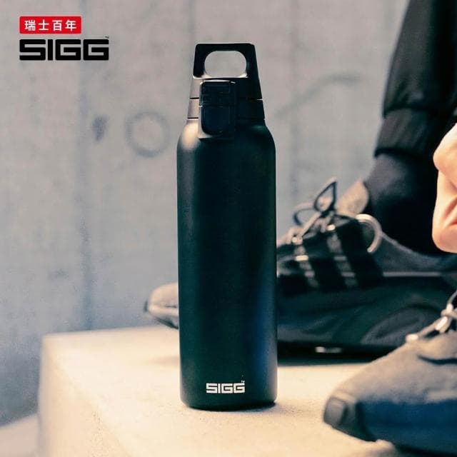 【SIGG】彈蓋輕量保溫瓶 550ml (5色任選;保溫杯/水瓶/輕量水瓶/彈蓋水壺)