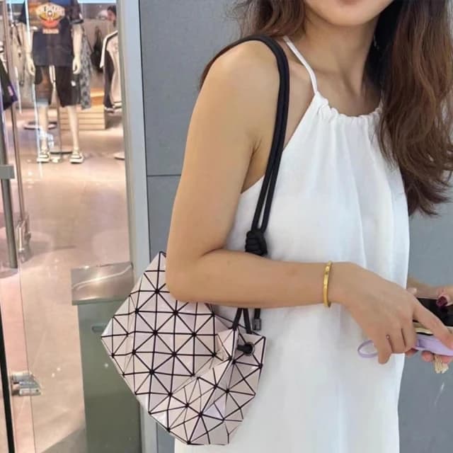 【LEEHER】女生包包/斜背包/生日禮物女生/豆腐包包/包包女/女生包包/菱格包包/側背包/斜背包女/小眾包包