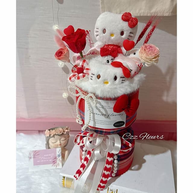 敲可愛凱蒂貓Kitty玩偶永生花花束-(情人節花束/生日禮物/告白花束/週年慶/畢業花束)