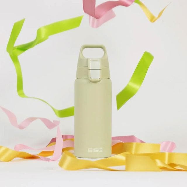 【SIGG】Shield 超輕量彈蓋保溫瓶 500ml (嫩青綠;保溫杯/水瓶/水壺)