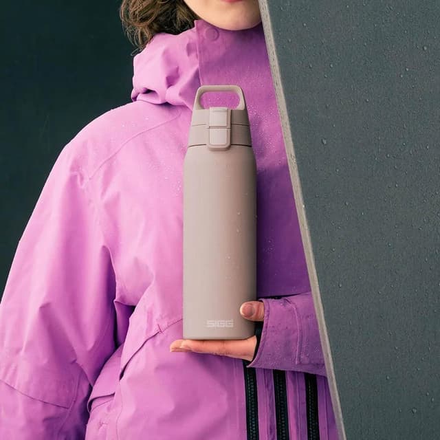【SIGG】Shield 超輕量彈蓋保溫瓶 750ml (香料奶茶;保溫杯/水瓶/水壺)