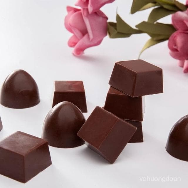 心心相印 【一口兩滋味】夾心巧克力代可可脂白巧克黑巧克力喜糖果網紅零食