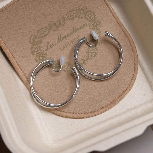 耳環銀色雙層交叉耳圈無耳洞蚊香盤耳夾女小眾設計感素圈耳環顯臉小輕盈精緻輕奢高級韓國不過敏看不膩超閃耳環耳飾配禮服百搭禮物