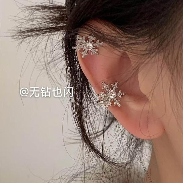 耳環精致小巧雪花耳骨夾無耳洞耳夾耳環女輕奢小眾設計感網紅耳飾不過敏看不膩超閃耳環耳飾品不褪色百搭禮物輕盈精緻輕奢高級韓國