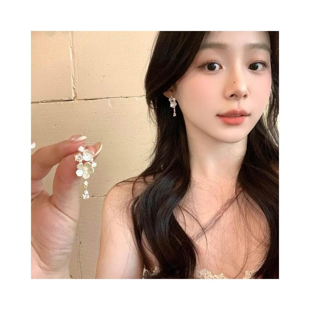 耳環法式白色花朵锆石流蘇耳釘小眾設計輕奢高級感氣質耳飾女不過敏看不膩超閃耳環耳飾飾品不褪色百搭禮物輕盈精緻輕奢高級韓國