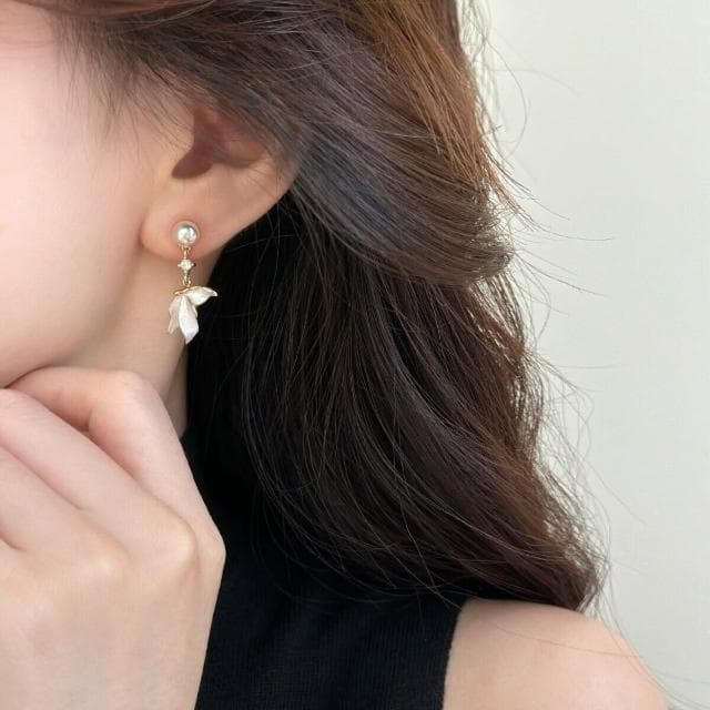 耳環 珍珠魚尾小流蘇耳環耳墜女秋冬新款輕奢高級感耳飾 不過敏看不膩超閃耳環耳飾飾品不褪色百搭禮物輕盈精緻輕奢高級韓國
