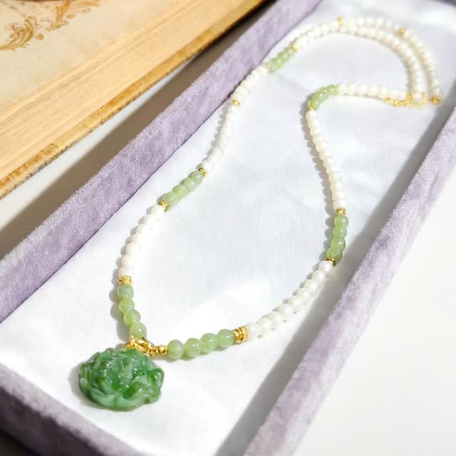 【Paiya 派亞】【碧玉荷花項鏈】S925銀鑲嵌13x19mm主墜 - 搭配3.7mm淡水珍珠鏈 | 精緻氣質