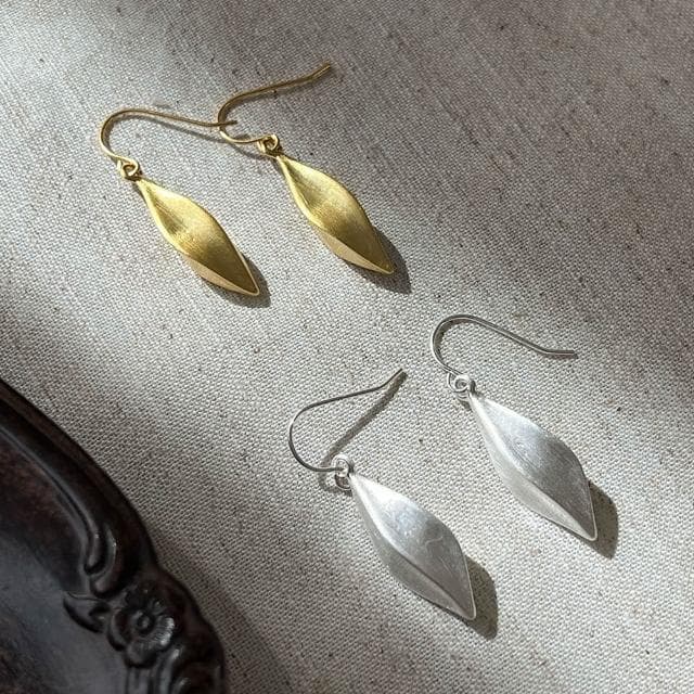 【LEESA】氣質垂墜耳飾\新中式風格\葉子設計\百搭穿搭\葉型耳環\新中式\氣質耳環\穿搭加分\百搭風格