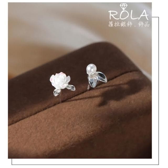 ROLA蘿拉銀飾.飾品 “現貨當天出” 山茶花珍珠葉不對稱925純銀耳針耳環 玫瑰花朵.