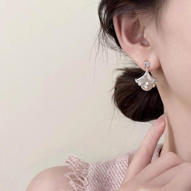 耳環小眾扇形銀杏葉流蘇珍珠耳環女夏天耳墜2025新款輕奢高級感 耳環耳釘耳飾女生耳環法式耳環流行百搭耳釘生日禮物貼耳耳環