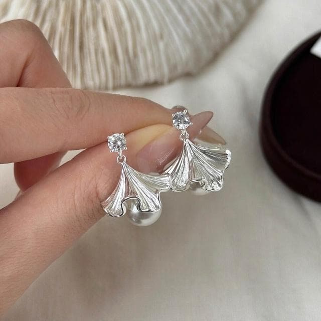 耳環小眾扇形銀杏葉流蘇珍珠耳環女夏天耳墜2025新款輕奢高級感 耳環耳釘耳飾女生耳環法式耳環流行百搭耳釘生日禮物貼耳耳環