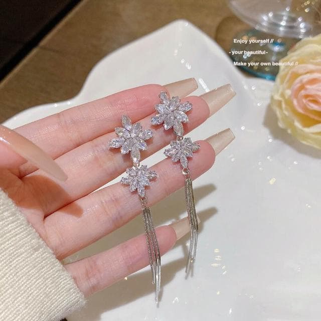 耳環S銀針超閃锆石精致耳飾設計感小眾氣質耳釘高級感雪花流蘇耳環女耳環耳釘耳飾女生耳環法式耳環流行百搭耳釘生日禮物貼耳耳環