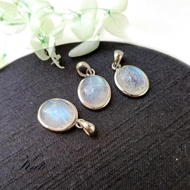 【KATE】銀飾 極簡橢圓天然月光石純銀項鍊 3A等級月光石 閃石系 六月生日石 鎖骨鍊 改變能量 戀愛石 生日禮物 情人禮物