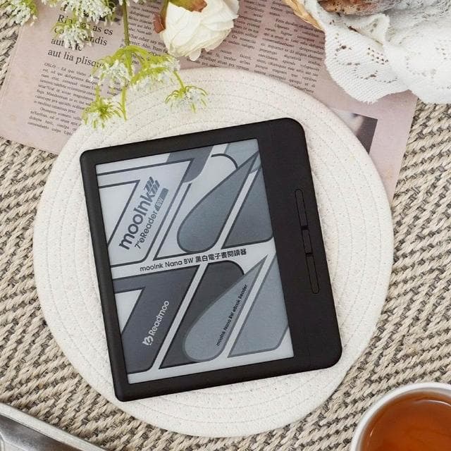 Readmoo讀墨 7吋 mooInk Nana BW 黑白電子書閱讀器+透明保護殼-暗夜黑/迷月白