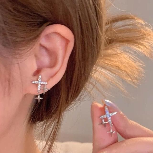 耳環精致簡約短款耳墜高級感閃鉆耳釘ins小眾設計時尚百搭新款耳飾耳環耳釘耳飾女生耳環法式耳環流行百搭耳釘生日禮物貼耳耳環