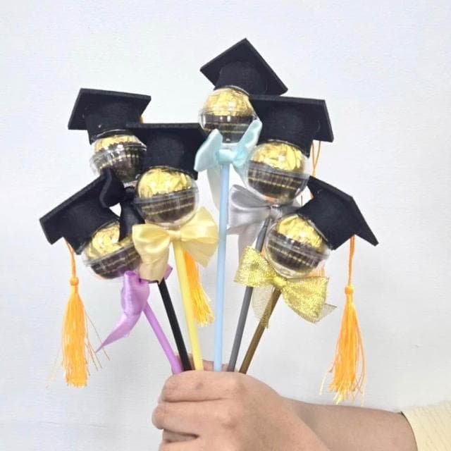 氣球快易送🧾開發票 超Q畢業金沙棒 學士帽 畢業生 金莎 巧克力糖果 畢業禮物 金莎棒 畢業季 畢業花束 畢業金沙