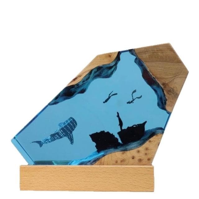 溶洞鯨魚潛水夫桌面擺件海洋藝術工藝品實木樹脂燈生日禮物飾品