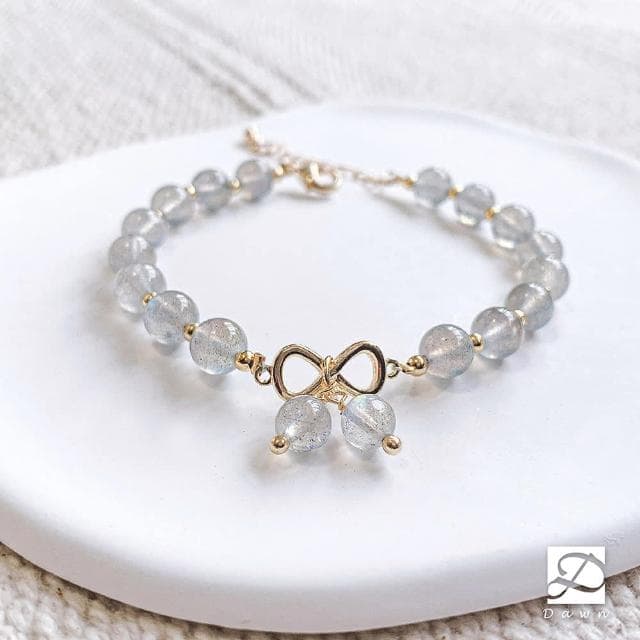 【Dawn Fashion 彤恩時尚】我是你的小蝴蝶//愛情水晶手鍊//拉長石 灰月光 /生日禮物/情人節禮物