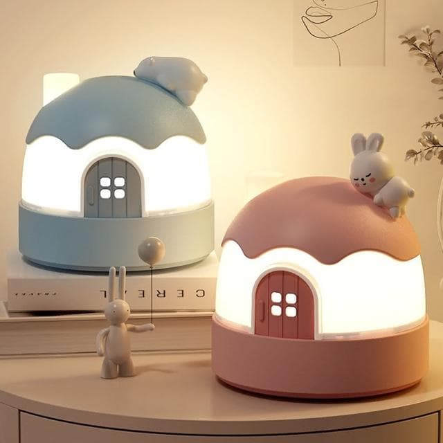 【E-Pin 逸品生活】雪屋星空投影小夜燈 旋轉投影燈(八音盒 小夜燈 擺件 禮物 氛圍燈 聖誕 交換禮物)