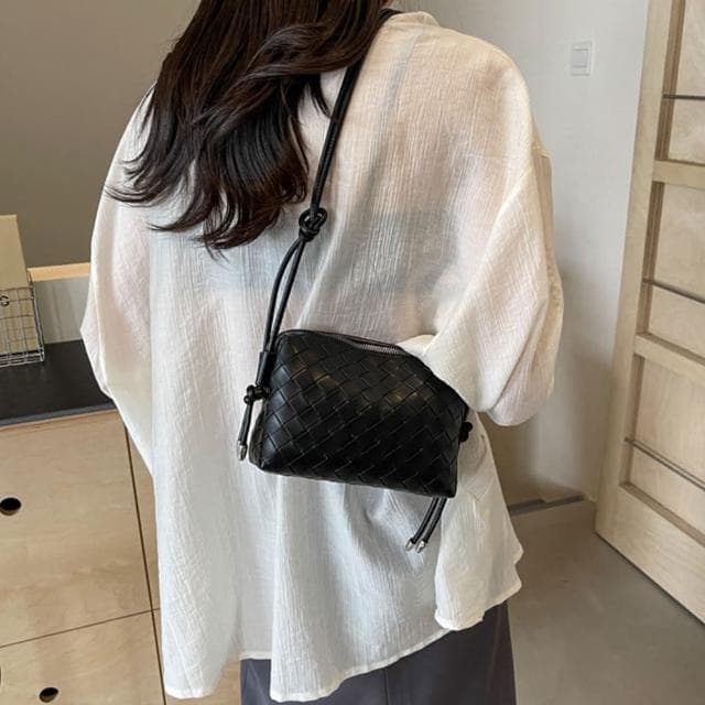 【LEESA】編織包\斜背包\小包包\攜便包\大容量小方包\手工包包\精品小方包\黑色包包\可愛包包\送閨蜜\女生禮物