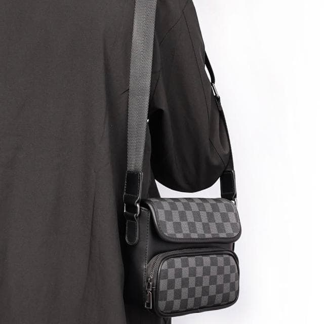 【LEESA】高級感\側背包\休閒包\通勤包\質感\防潑水\小方包\郵差包\翻蓋小包\斜背包\包包\單肩包\男生包包\生日禮物