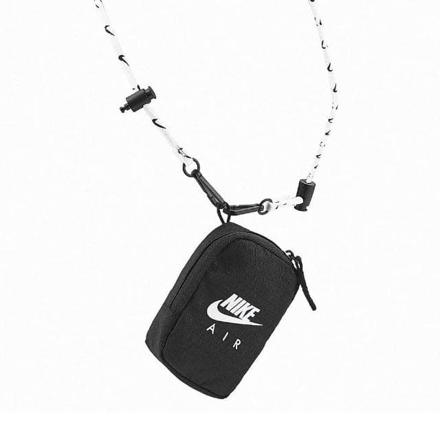 【NIKE 耐吉】POUCH AIR 黑色識別證帶包 貼身零錢包 斜肩包 小廢包 隨身包 頸掛小包 生日禮物(N1007479027OS)