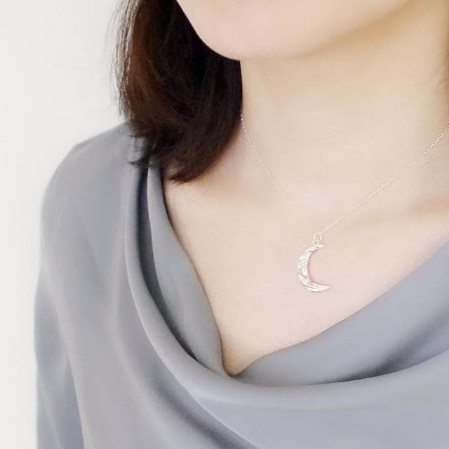 【BLUMA】上弦月項鍊 流光歲月純銀項鍊 生日情人節禮物 925純銀月亮光感鎖骨鍊 簡約優雅韓風項鏈