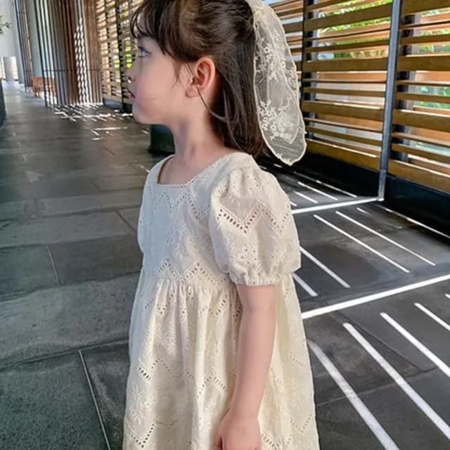 【Arbea】韓版洋氣女童鏤空泡泡袖連衣裙夏裝新款花邊短袖兒童夏季裙子 C930