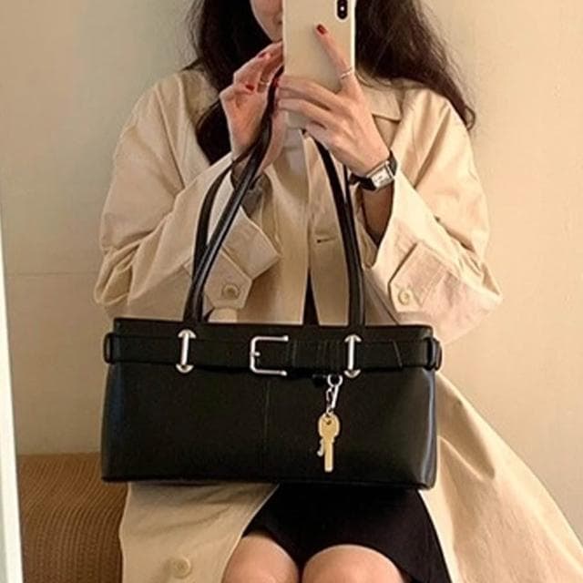 【LEEHER】小包包/法棍包/機車包/包包/單肩包/韓國包包/小眾設計/鑰匙包/腋下包/黑色包包/復古包包/個性包包/女生禮物