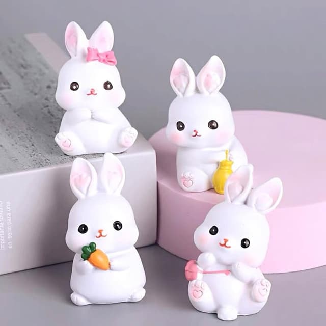 【PiNYU 品柚生活傢飾館】4件組。萌萌小兔(迷你兔子辦公室桌面裝飾小車內飾用品可愛擺件裝飾交換禮物)