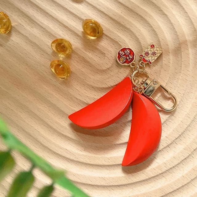 【All In Home 窩在家】選擇好運擲筊吊飾 (禮物 / 實用禮物 / 創意禮物 / 同事禮物 / 招財 / 開運 / 交換禮物 )