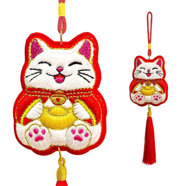 【六分埔禮品】立體刺繡白招財貓吊飾-單入(春節擺飾過年新年快樂蛇年居家配件裝飾春節小物招財貓金元寶)