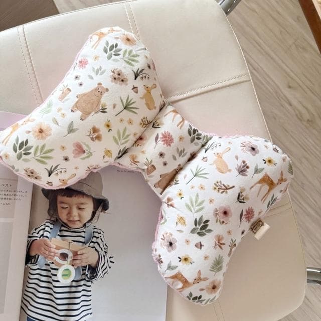 【Lianne baby】粉鹿熊森林嬰兒禮物蝴蝶枕圍兜髮帶(彌月禮盒 滿月禮 收涎禮週歲禮 嬰兒禮物)
